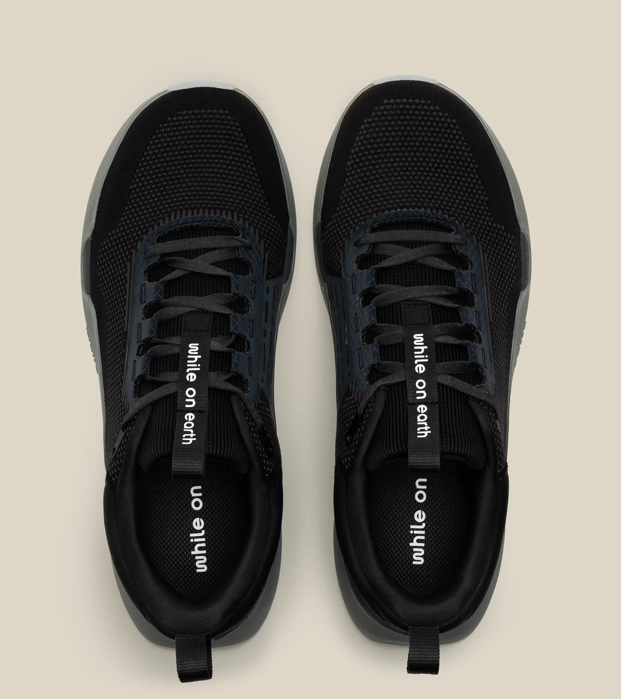 move trainer Black / Moon