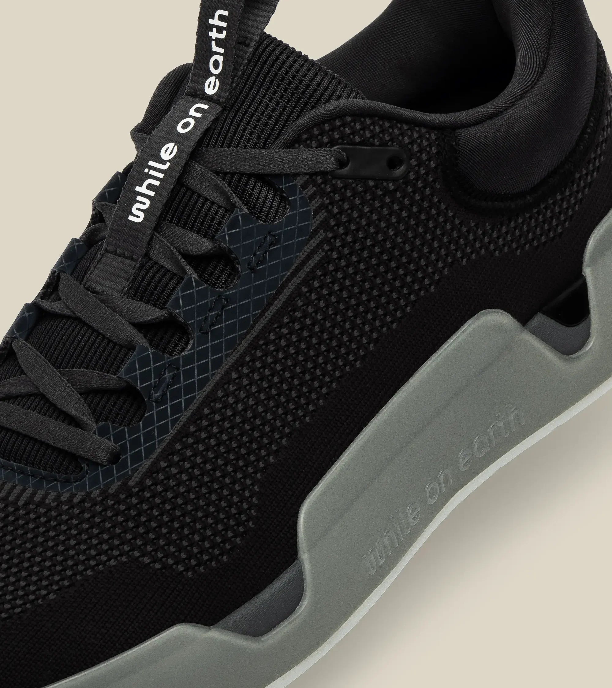 move trainer Black / Moon